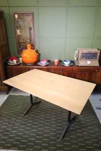 Beech wood table - 1/7 pcs