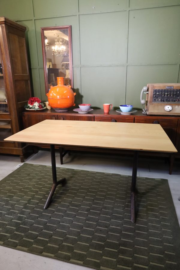 Table en bois de hêtre