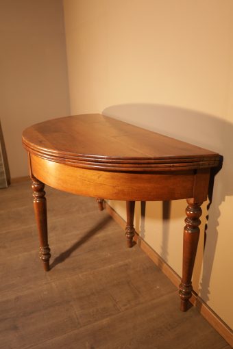 Table demi-lune