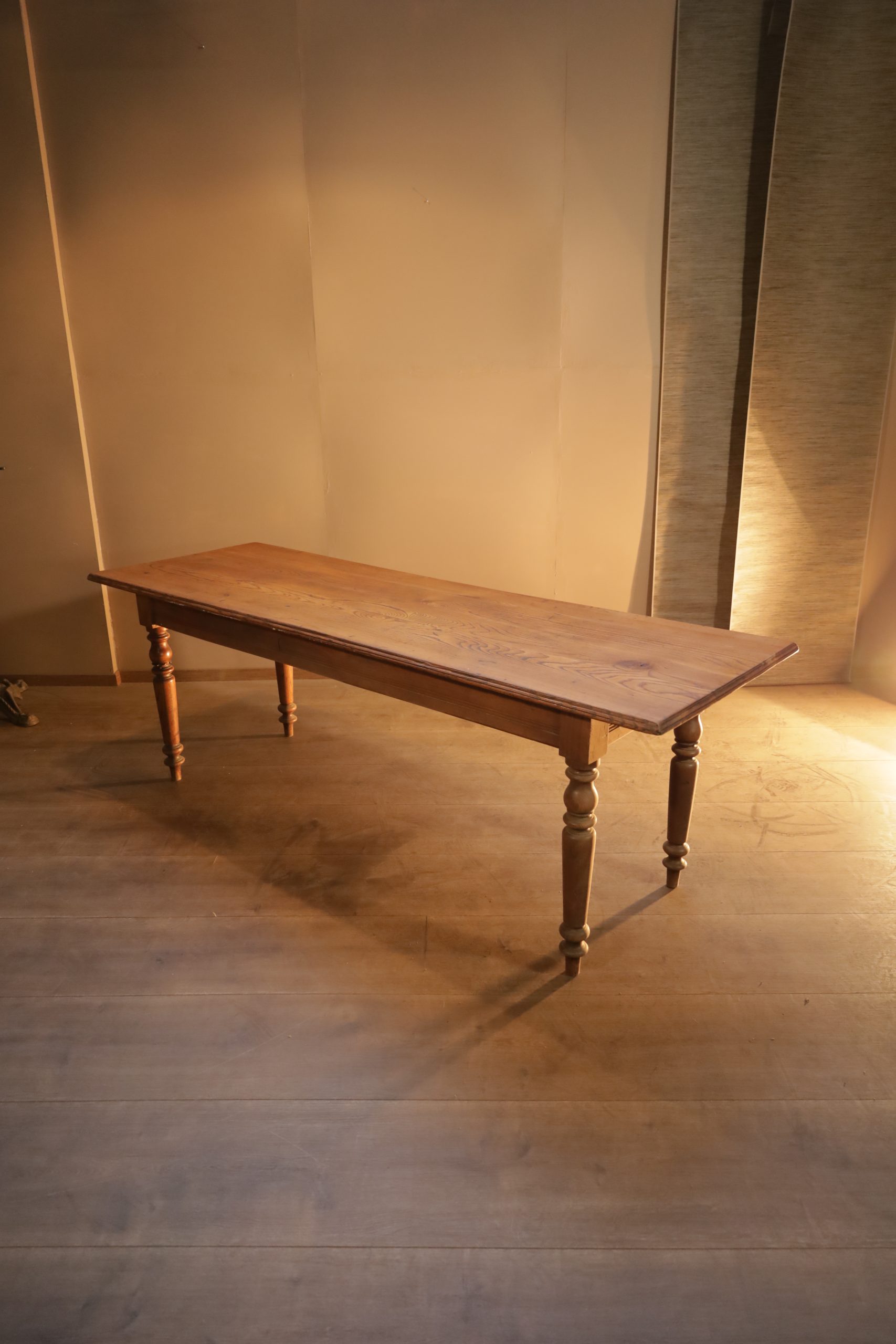 Longue table charismatique en chêne - 220x74cm