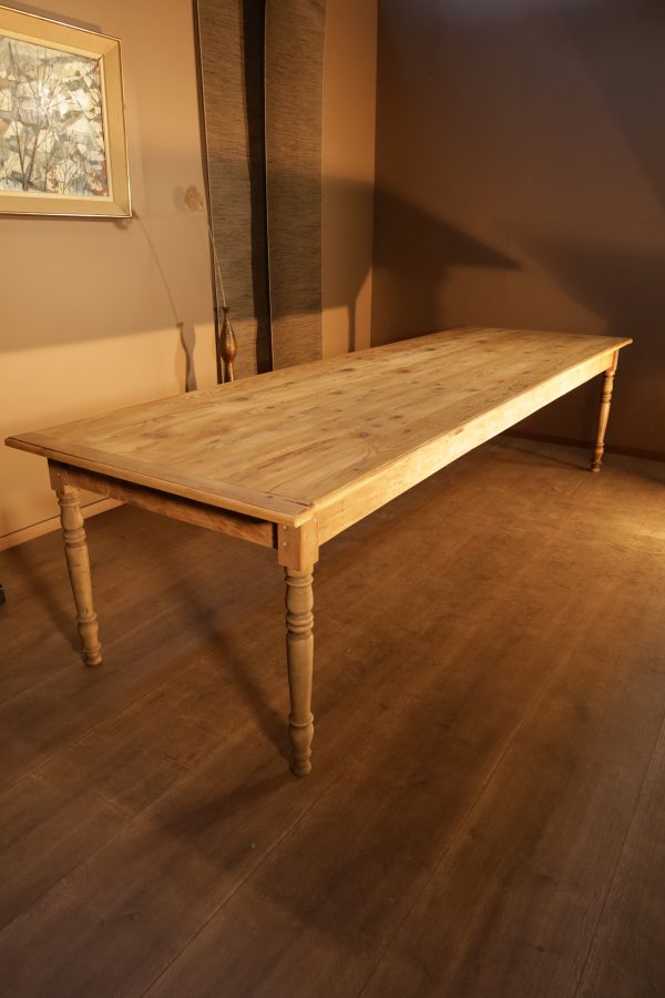 Antiker Tisch aus Tannenholz