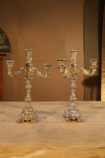 Paar Kerzenleuchter im Barock-Stil