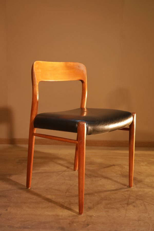Chaises Modèle 75 de Moller