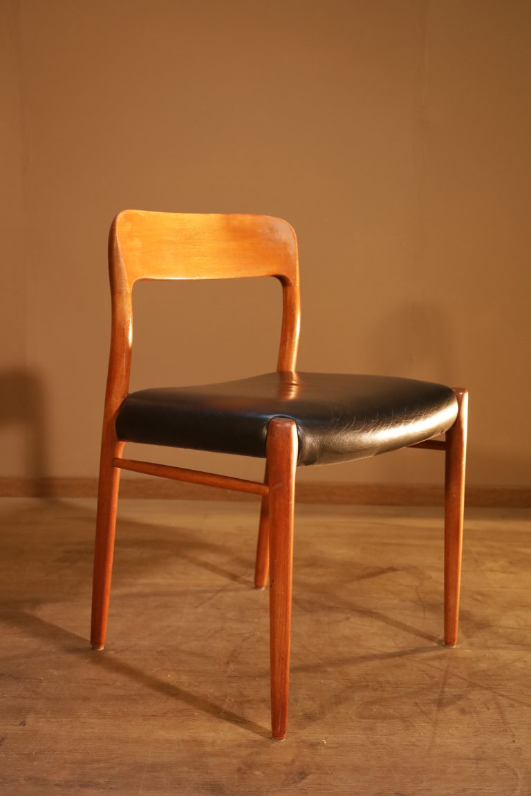Chaises Modèle 75 de Moller