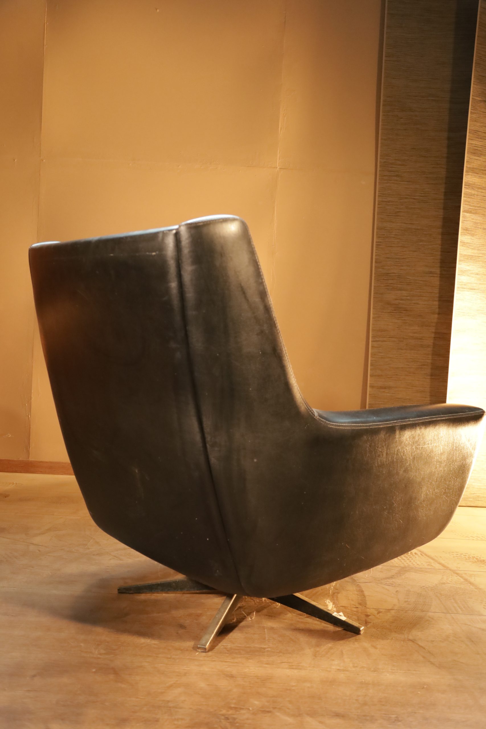 Mid Century Modern Ledersessel aus den 80er Jahren 1/2 Stk