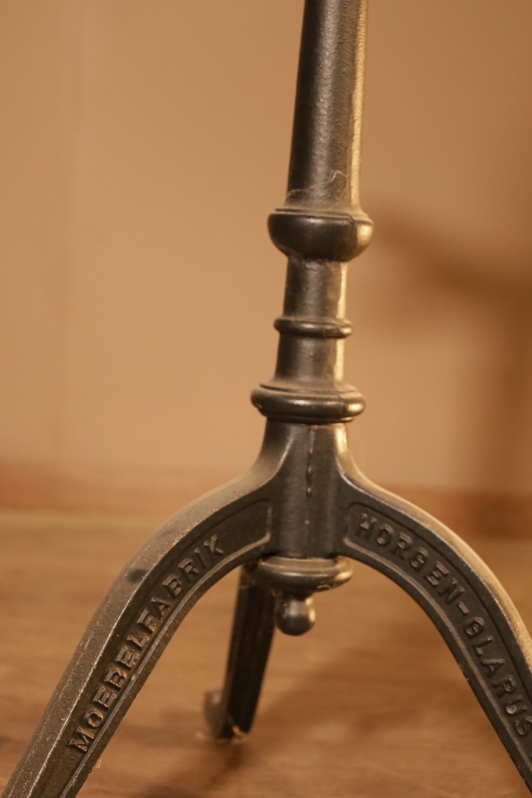 Gusseisenfuss von Horgenglarus