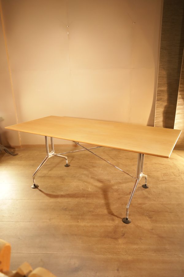 Antonio Citterio Spatio, table made of oak veneer and chrome-plated steel for Vitra