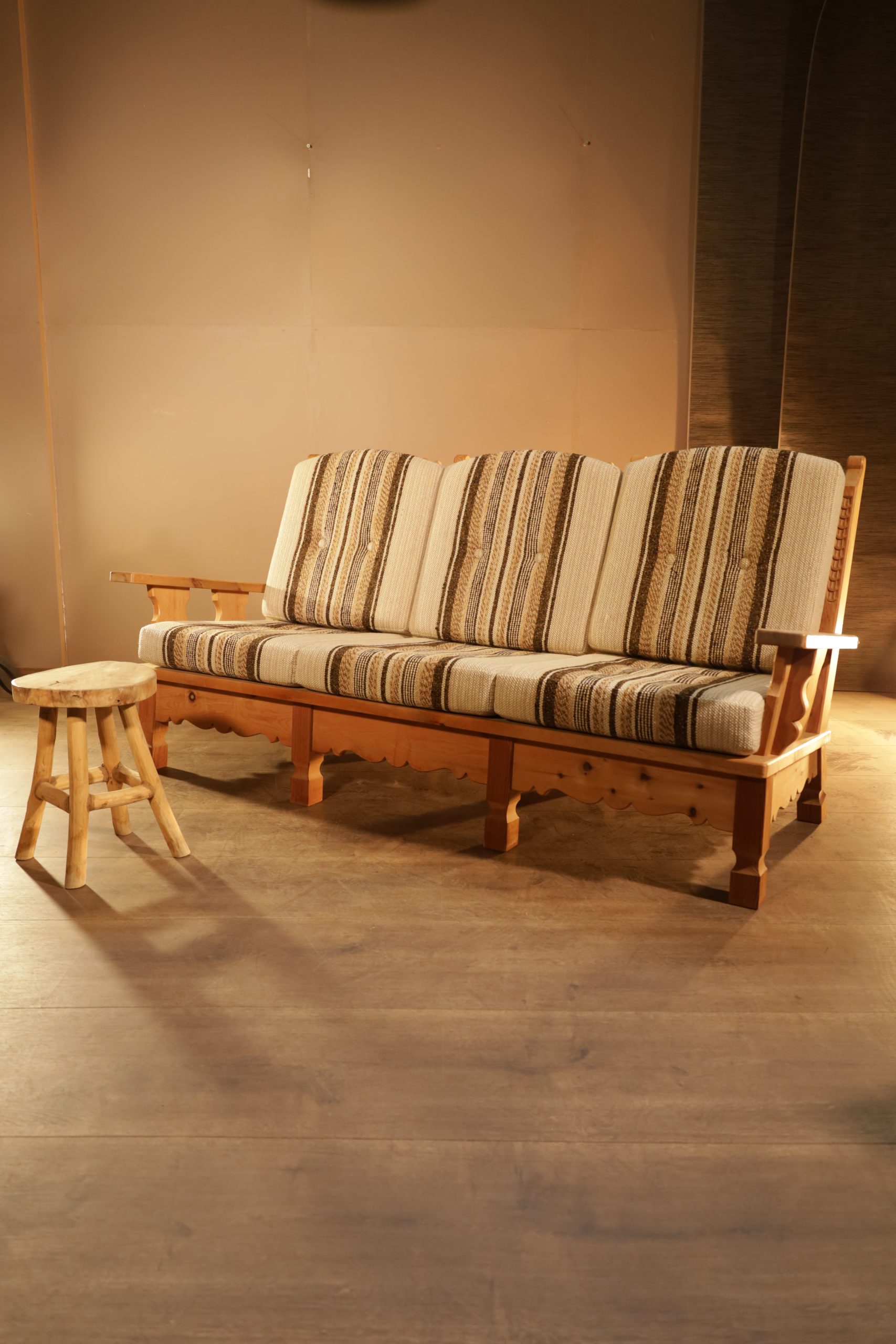 Cosy 3-seater sofa made of Swiss stone pine (stone pine)