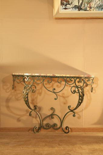 Wandkonsole mit Marmorplatte